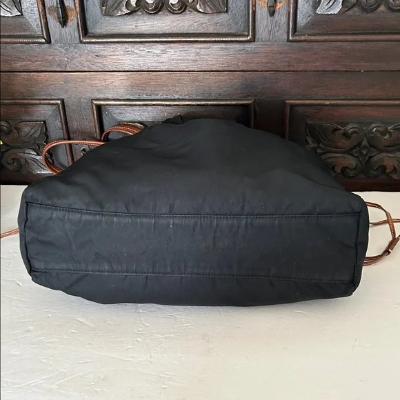 Beautiful Black and Tan Shoulder Bag - Picture 9 of 14